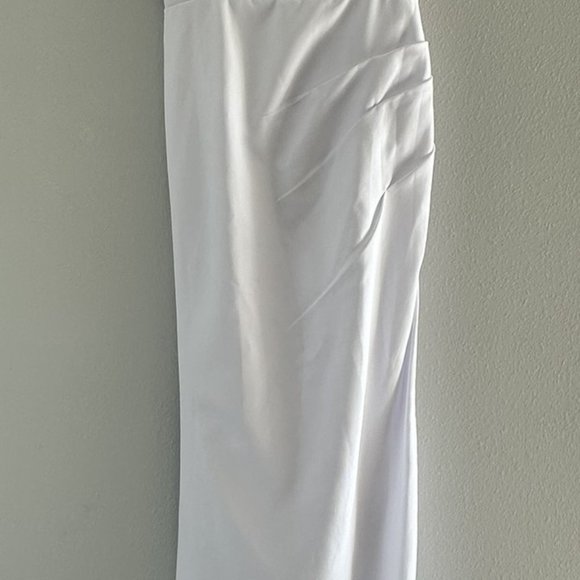 White Bridal Gown Size 0- Timeless and Elegant- Custom Made- Sheath Silhouette - Picture 5 of 9